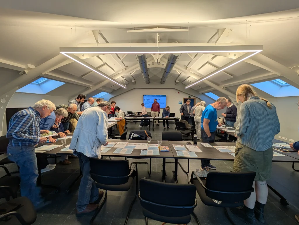 Membres de la CLDR d'Incourt en train de travailler