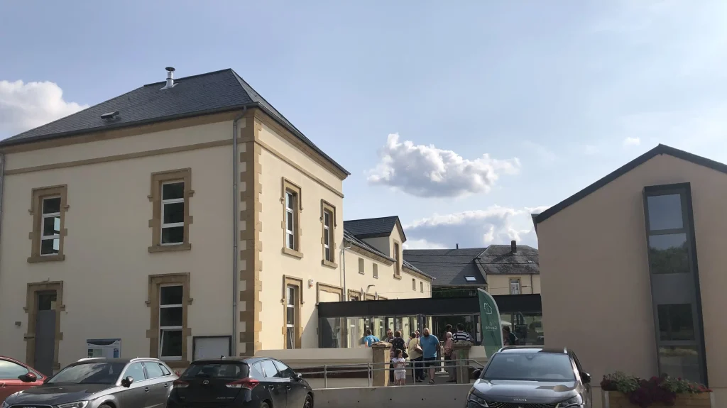 Entrée de la maison multiservice de Gérouville.