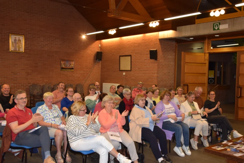 Membres de la CLDR de Sombreffe qui applaudissent