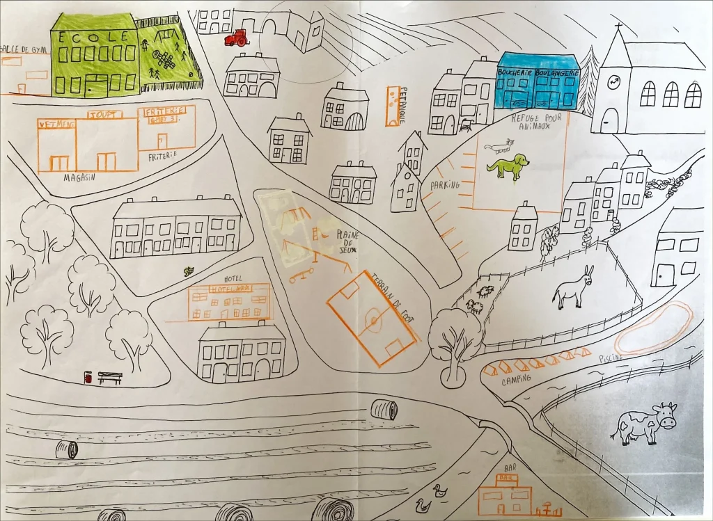 Dessin détaillé d’un village imaginé par des enfants, incluant bâtiments, zones de loisirs, animaux et routes.